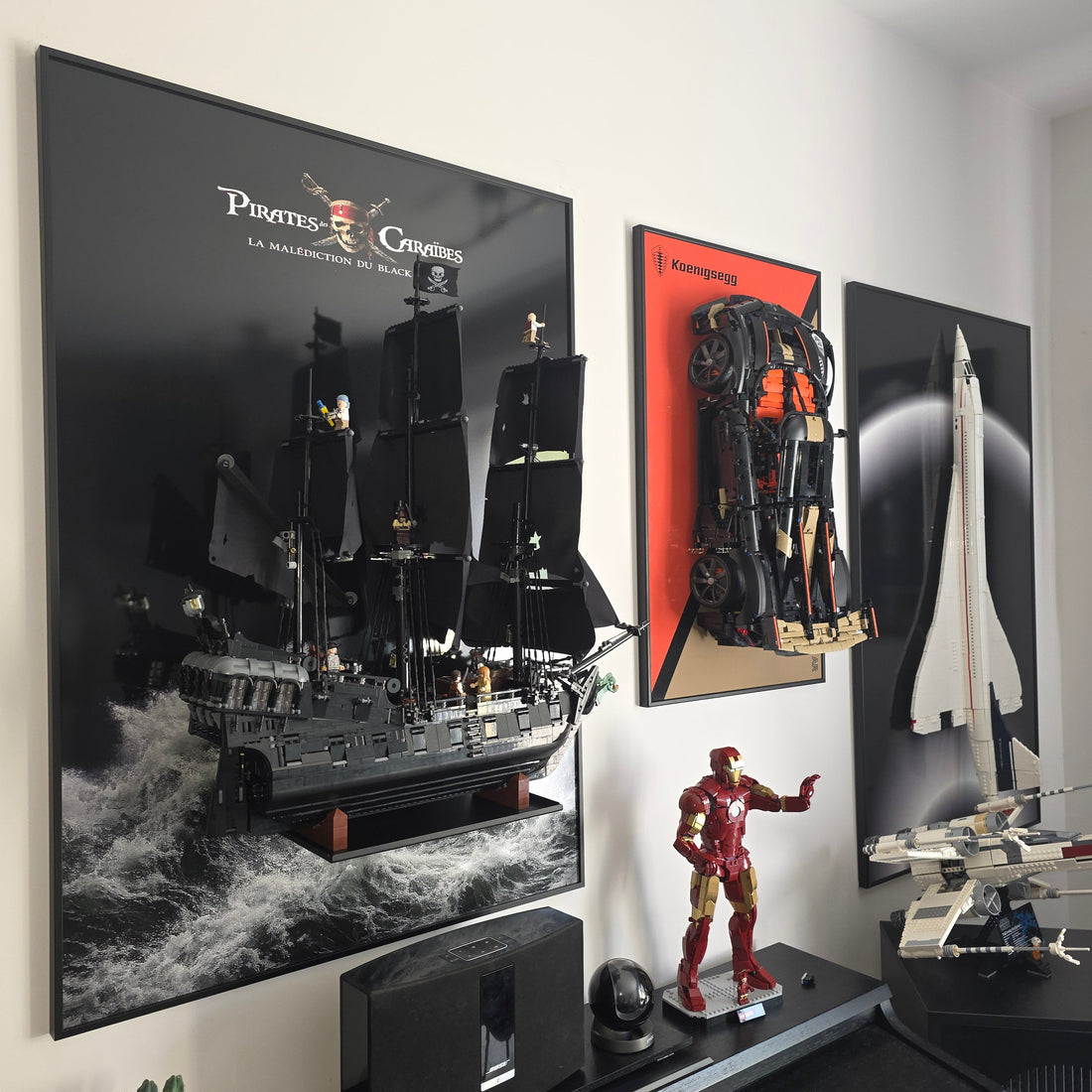 Collection de tableaux muraux Kadris avec plusieurs sets LEGO exposés