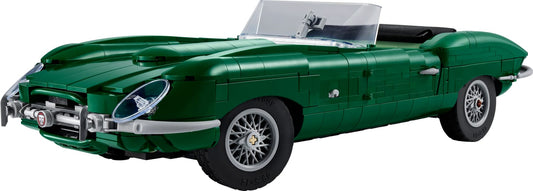 Set LEGO® Icons Jaguar E-Type 11381 monté, carrosserie verte, vue trois-quarts