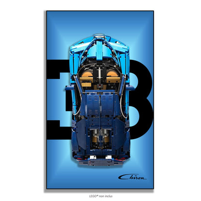Bugatti Chiron LEGO 42083 – Style Bleu Monogramme, finition Cadre aluminium noir – Fond bleu avec monogramme EB en filigrane, sans vis apparentes – Tableau mural aluminium Kadris