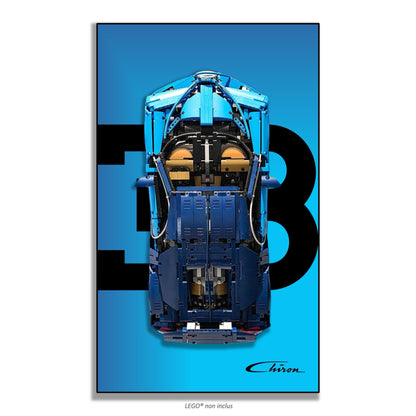 Bugatti Chiron LEGO 42083 – Style Bleu Monogramme variante signature, finition Cadre aluminium noir – Fond bleu avec monogramme EB et signature Chiron, sans vis apparentes – Tableau mural aluminium Kadris