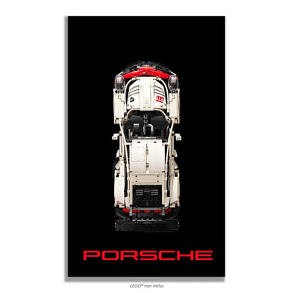 Porsche 911 RSR LEGO 42096 – Style Fond Noir, finition Cadre aluminium noir – Fond noir sobre, texte Porsche en rouge – Tableau mural aluminium Kadris