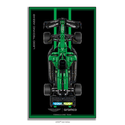 F1 Aston Martin Aramco AMR25 LEGO Technic 42240 – Style Noir racing stripes, finition Cadre aluminium noir – fond noir bandes vertes texte vertical – Tableau mural aluminium Kadris
