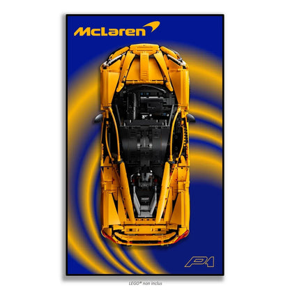 McLaren P1 LEGO 42172 – Style Vortex Bleu, finition Cadre aluminium noir – Fond bleu avec large vortex doré tourbillonnant, sans vis apparentes – Tableau mural aluminium Kadris