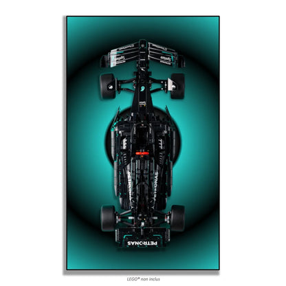 F1 Mercedes LEGO 42171 – Style Halo Épuré, finition Cadre aluminium noir – Halo turquoise pur sans logo ni texte, sans vis apparentes – Tableau mural aluminium Kadris