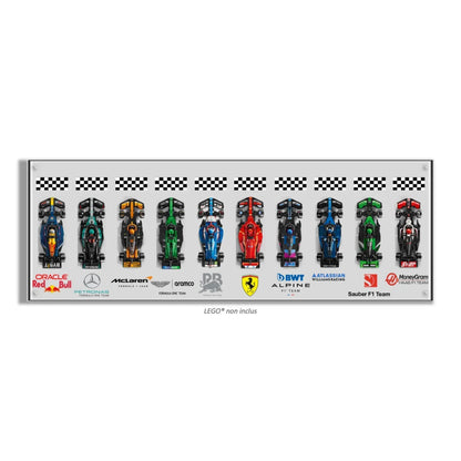 F1 LEGO Speed Champion x10 – Tableau panoramique – Style Fond Rouge, finition Cadre aluminium noir – Fond rouge plein, sans vis apparentes – Tableau mural aluminium Kadris