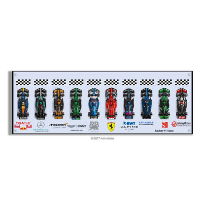 F1 LEGO Speed Champion x10 – Tableau panoramique – Style Fond Bleu Pâle, finition Entretoises – Fond bleu pâle uni, vis aux 4 coins – Tableau mural aluminium Kadris