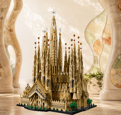 La Sagrada Família LEGO® 21065 – Décor Architecture organique lumineuse – Set en place – Fond de meuble aluminium Kadris®