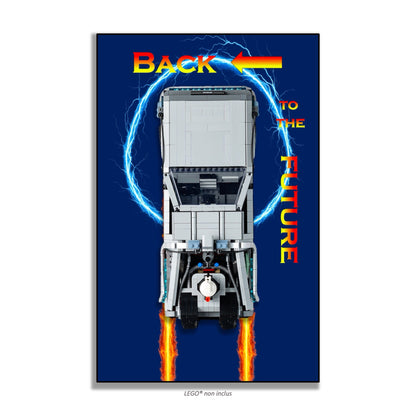 DeLorean Retour vers le Futur LEGO 10300 – Style Halo Électrique Fond Bleu Marine, finition Cadre aluminium noir – Vue de face sans vis apparentes – Tableau mural aluminium Kadris
