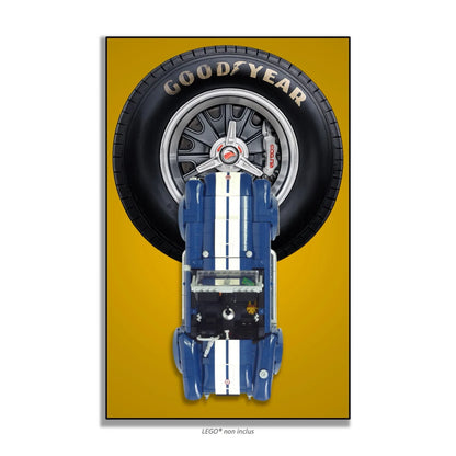 Shelby Cobra 427 S/C LEGO 10357 – Style Pneu Goodyear Géant Fond Jaune, finition Cadre aluminium noir – Fond jaune avec gros plan sur pneu Goodyear, sans vis apparentes – Tableau mural aluminium Kadris