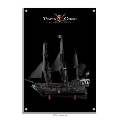 Bateau pirate Jack Sparrow LEGO Icons 10365 – Style Minimaliste Pirates, finition Entretoises – fond noir logo Pirates des Caraïbes – Tableau mural aluminium Kadris