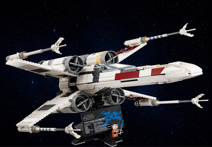 Chasseur X-Wing LEGO® 75355 – Décor Deep Space – Set LEGO® en place dans un IKEA® Billy 80 – Fond de meuble aluminium Kadris®