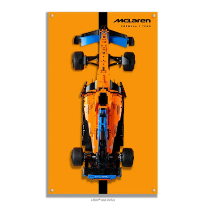 F1 McLaren LEGO 42141 – Style Orange Ligne Noire, finition Entretoises – Vue de face avec vis aux 4 coins – Tableau mural aluminium Kadris