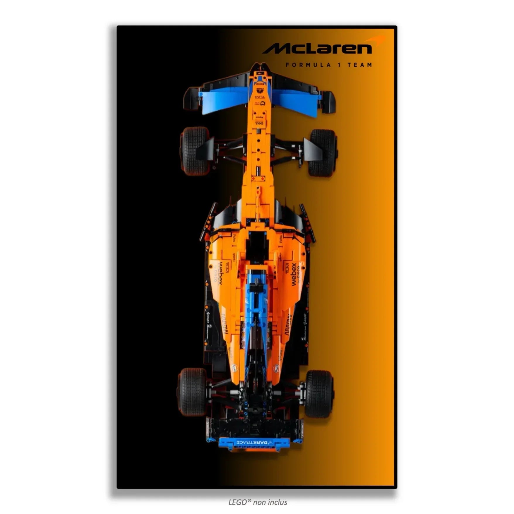 F1 McLaren LEGO 42141 – Style Dégradé Noir-Orange, finition Cadre aluminium noir – Vue de face sans vis apparentes – Tableau mural aluminium Kadris