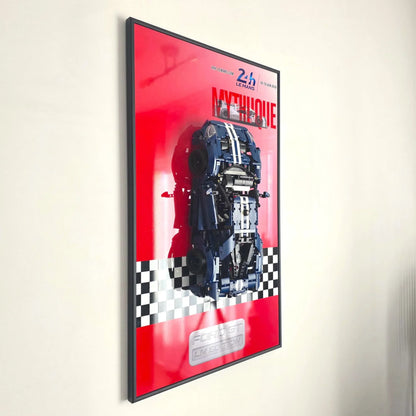 Ford GT 2022 LEGO 42154 – Style Rouge LM Plaque, finition Cadre aluminium noir – Photo installée au mur en perspective – Tableau mural aluminium Kadris