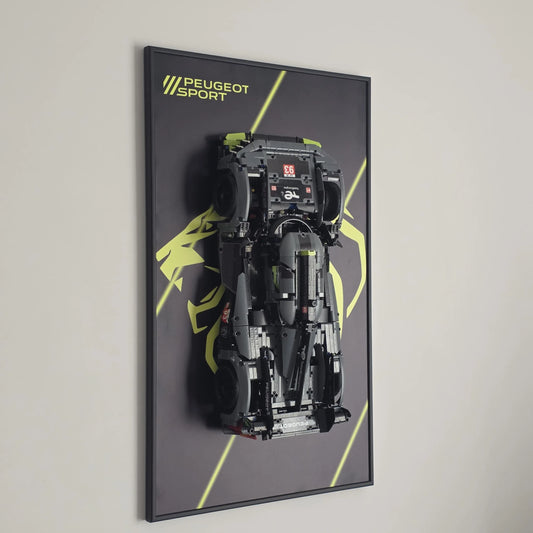 Peugeot 9X8 LEGO 42156 – Style Lion Géant, finition Cadre aluminium noir – Photo installée au mur en perspective – Tableau mural aluminium Kadris